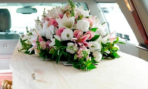 Искусственные венки для похорон – как выбрать достойный и практичный вариант