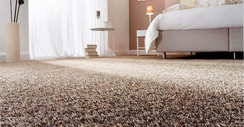 Ковер в спальню: как выбрать практичный и уютный вариант для отдыха